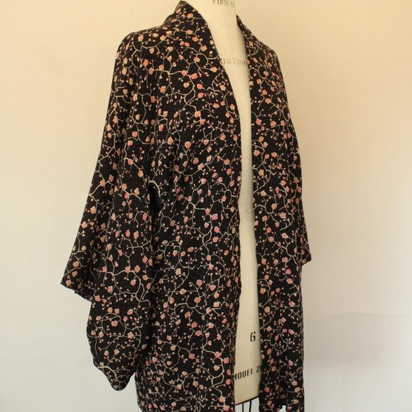 Vintage Women's Kimono, Short Haori in Black with Asian Floral Print Robe - Picture 6 of 10